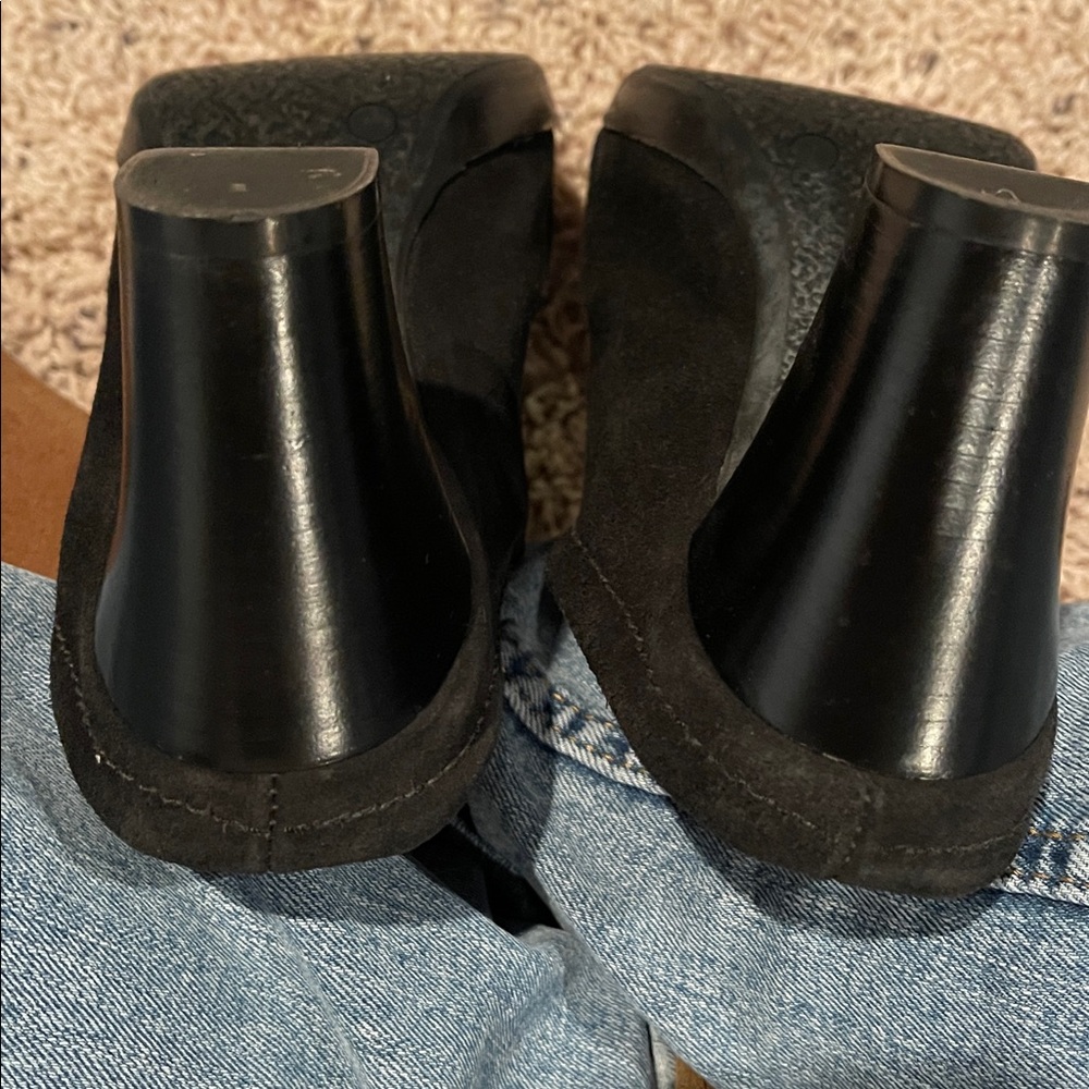 La canadienne suede clogs. Size 8 - Picture 4 of 8